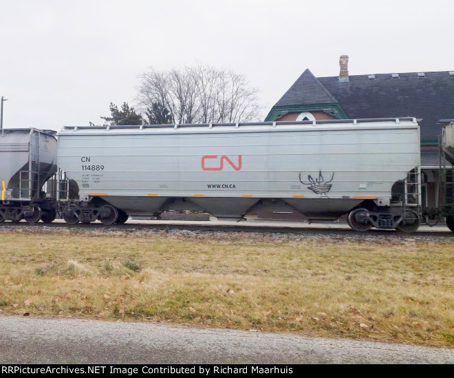 CN 114889